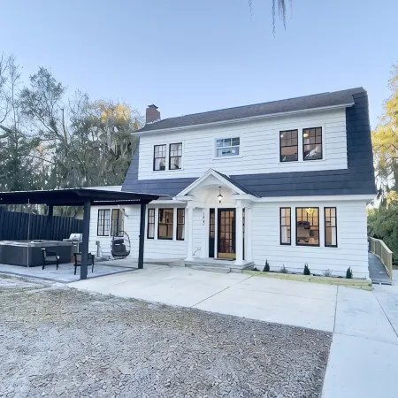 Renovated Dutch Colonial Home in Ocala ❤️ + Pet Friendly