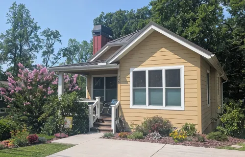 Bracken Bungalow - Cozy retreat a short stroll from downtown Brevard - Wi-Fi