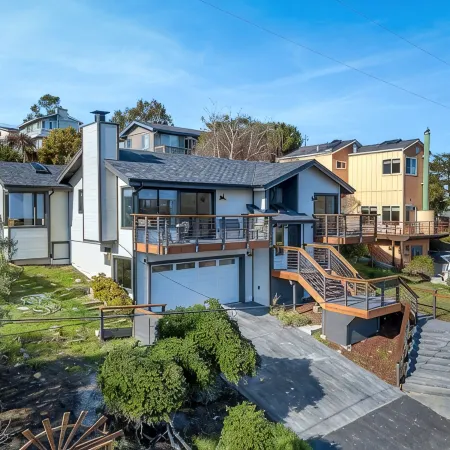Fully Renovated with Views of the Mountains and Spa!