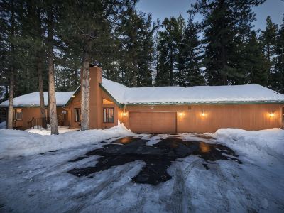 Single Story home in Incline Village w/game room, close to skiing!