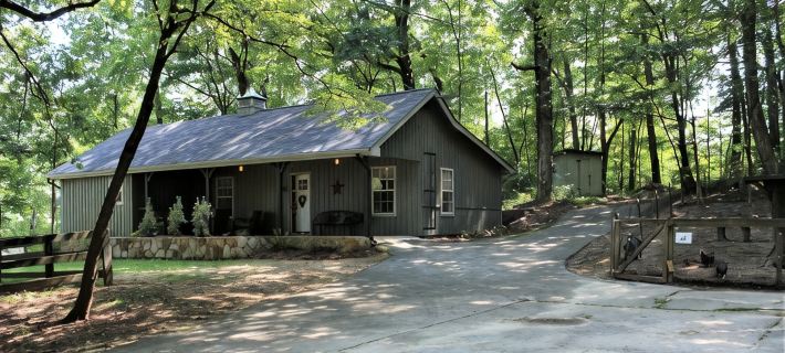 Escape to Your Cozy 2-Bedroom Cottage, Just a Hop Away from Rock City Hotels in Walker County