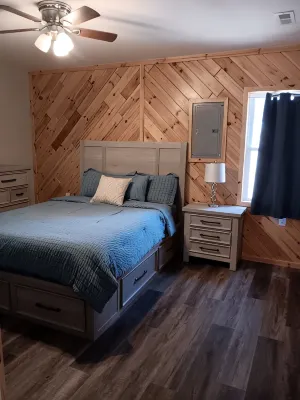 3-Bedroom Cabin on Lake Erie, Second Floor Balcony and Great Views of Lake Erie. - Feriehus