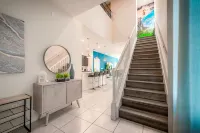 Luxury 7 Bed w/Pool, Home Theater, & Themed Gameroom! - Private Pools