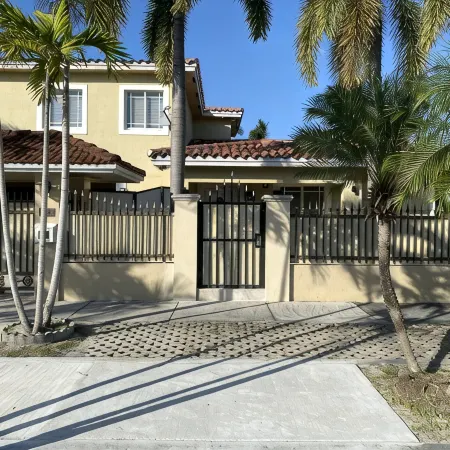 GuestHome 5 minutes from Miami Airport with Heated Pool