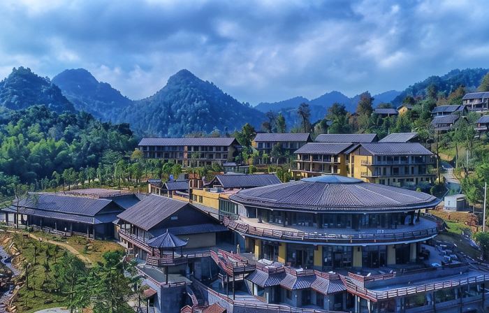 Guanglv. Bama Lake Narada Resort Hotel