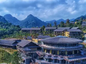 Guanglv. Bama Lake Narada Resort Hotel