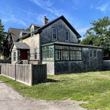 Charming Cottage in Jamestown