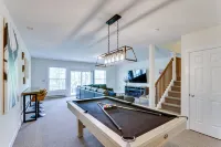 ⭐️ Spacious Mountaintop Oasis at Camelback | 2,500 SF w/ Game Room, Deck & A/C - Pools