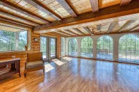 Spacious cabin in the woods w/ a private hot tub, deck, & fireplace  SUV  needed - シャレー