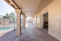 寬敞住宅! 度假屋，恆溫泳池、日光露台和運動球場 - 私人泳池