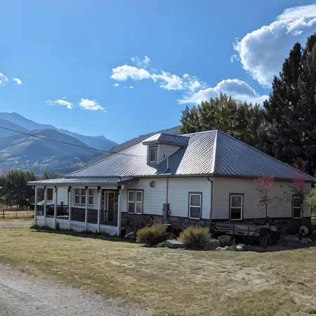 Family-Friendly Private Ranch Getaway with pond. Newly Remodeled