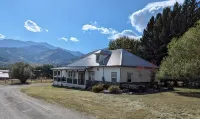 Family-Friendly Private Ranch Getaway with pond. Newly Remodeled - WiFi