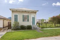 4 bedroom with Swimming Pool,  NEAR FRENCH QUARTER- - 3-Star