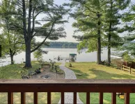Lakefront 5 Bedroom Cabin on Mead Lake - 샬레 호텔