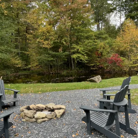 Roudy’s Retreat: Secluded Mountain Cabin with Hot Tub and Private Pond
