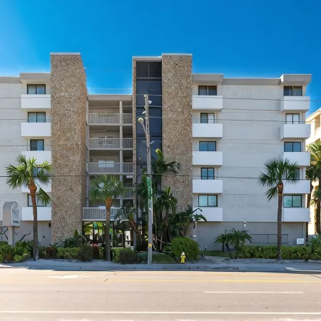 Luxurious 2BR/BA Beachfront Condo. Seaview