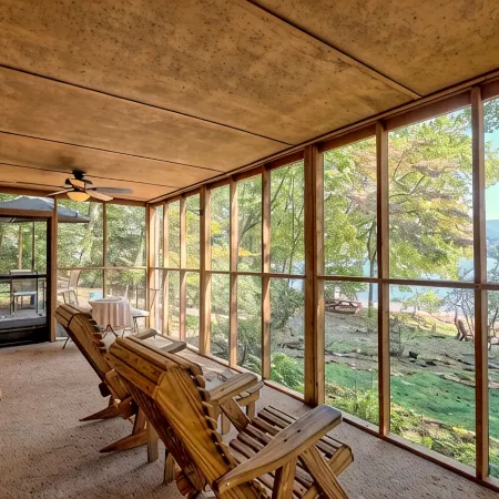 Private Dock, Mountain View, Lake Front, 2 kayaks, 2 SUPs, 1 canoe, Hot tub