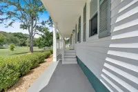 Cartersville Colonial Family-Friendly Retreat with Spacious Yard - Boutique