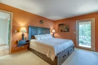 Modern Sunriver Luxury Home with Fenced Turf Pet Yard, Large Kids Room, SHARC !! - バルコニー