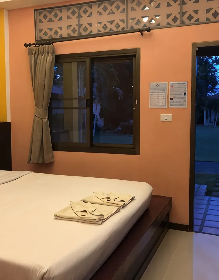 ห้องสแตนดาร์ด เตียงใหญ่ พร้อมพัดลม