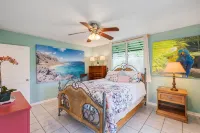 Tropical Gardens,4 Bdr, Large Yard, Pool, 5 min Walk to Beach,Koi Pond, Kailua - Private Pools