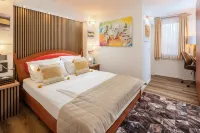 Aristo Hotel - parking