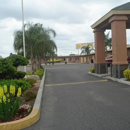 Village Inn