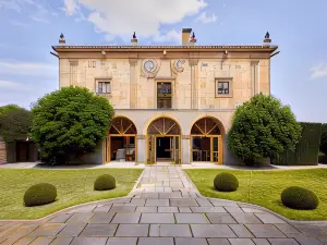 Helguera Palacio Boutique & Antique
