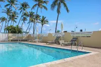 Luxury Oceanfront Studio • Stunning Views • Pool • Balcony + Free Parking - Pools
