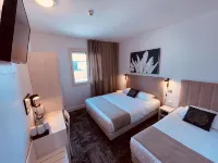 Logis le Passiflore Cognac - Pools