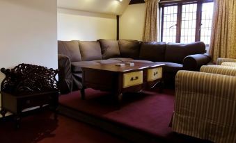 Pemberton House - Housity