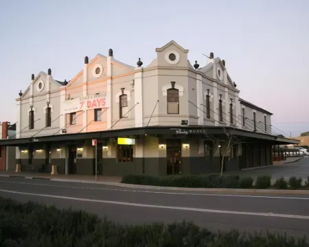 Peden's Hotel Hotels in Cessnock