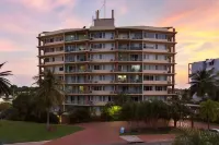 Cullen Bay Resorts Hotels in The Gardens