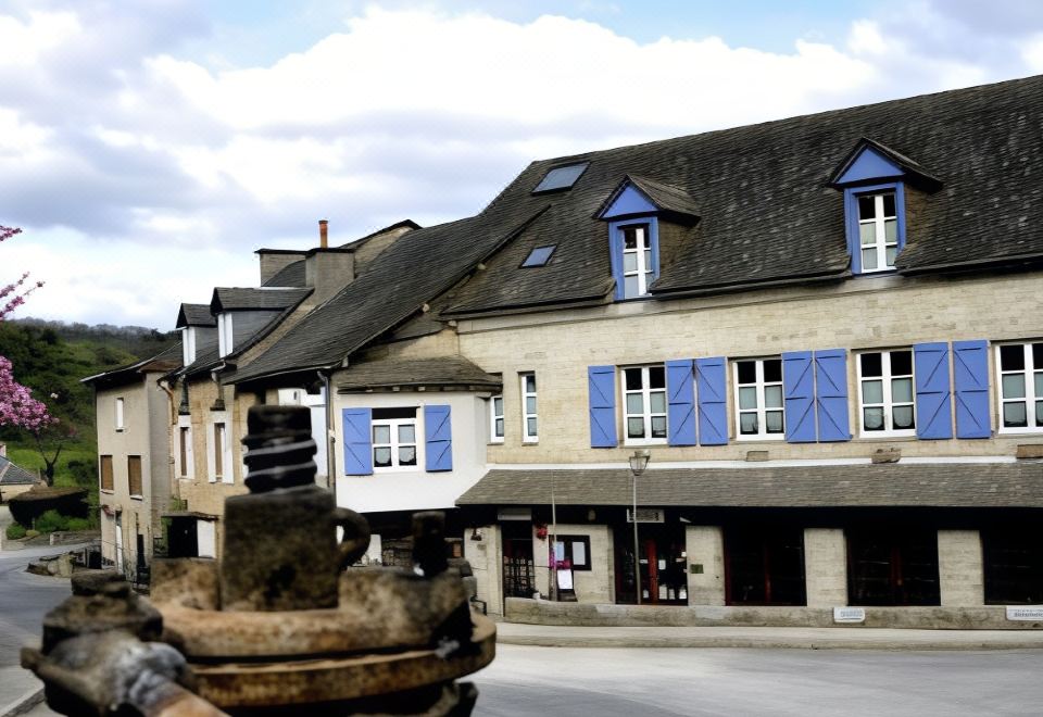 Logis Hôtel Restaurant l'Auberge du Chateau - Housity