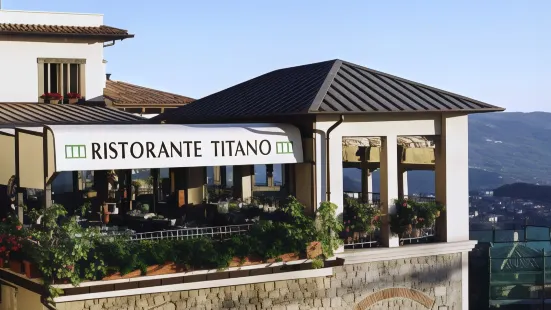 蒂塔諾飯店