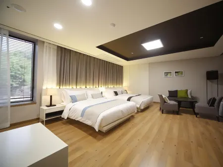 KT&G Sangsangmadang Chuncheon Stay Отели рядом с достопримечательностью «Chuncheon Myeongdong Street»