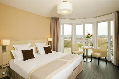 Residhome Neuilly Bords de Marne Hotels near Fresque Malraux