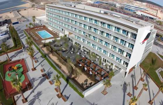 雅典娜港巴塞隆拿馬塔羅住宿