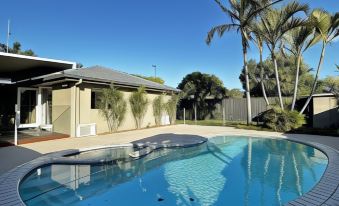 Tranquil Scape-Villa with Pool by Gold Coast Premium