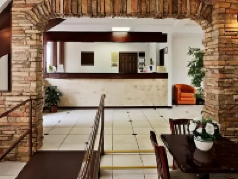 Howard Johnson by Wyndham Arlington Ballpark / Six Flags