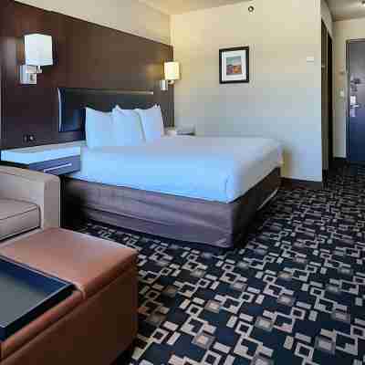 Comfort Inn & Suites Rooms