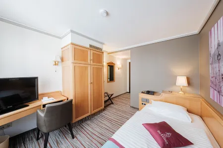 Hotel Pelikan Отели рядом с достопримечательностью «Парк Ремс»