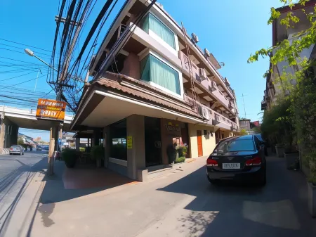 Kraisaeng Place