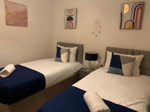 Sherwood- Nottingham Castle- Contractors- Free Parking- Long and Short Stays