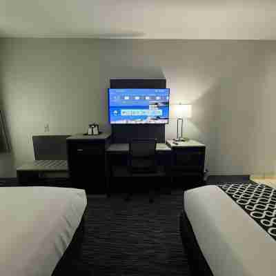 La Quinta Inn & Suites by Wyndham Allen at the Village Rooms