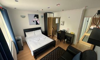 3 Luxury En-suite Bedrooms