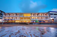 Coral Rock by Bansei - parking