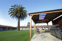 Golden Palms Motel - Kitchens