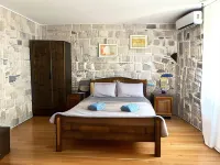 Una Apartments