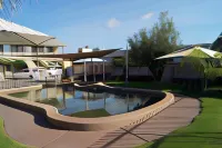 Belltower Motor Inn - Motels